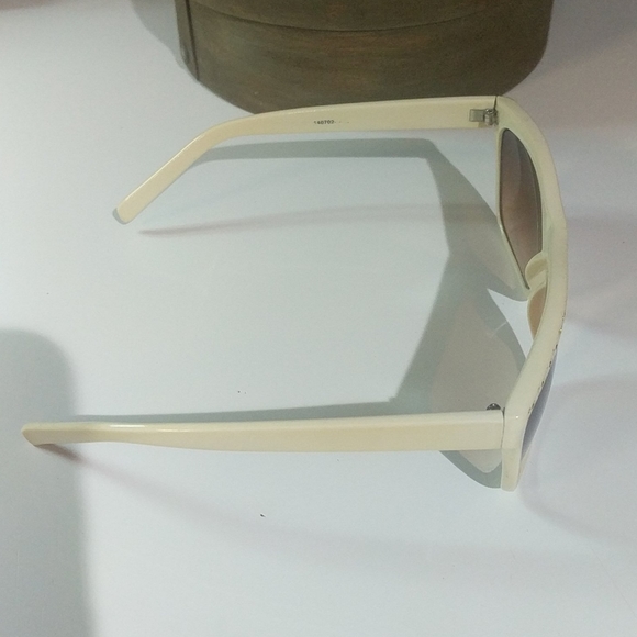 Ivory & Gold Dollhouse Sunglasses - Picture 6 of 8